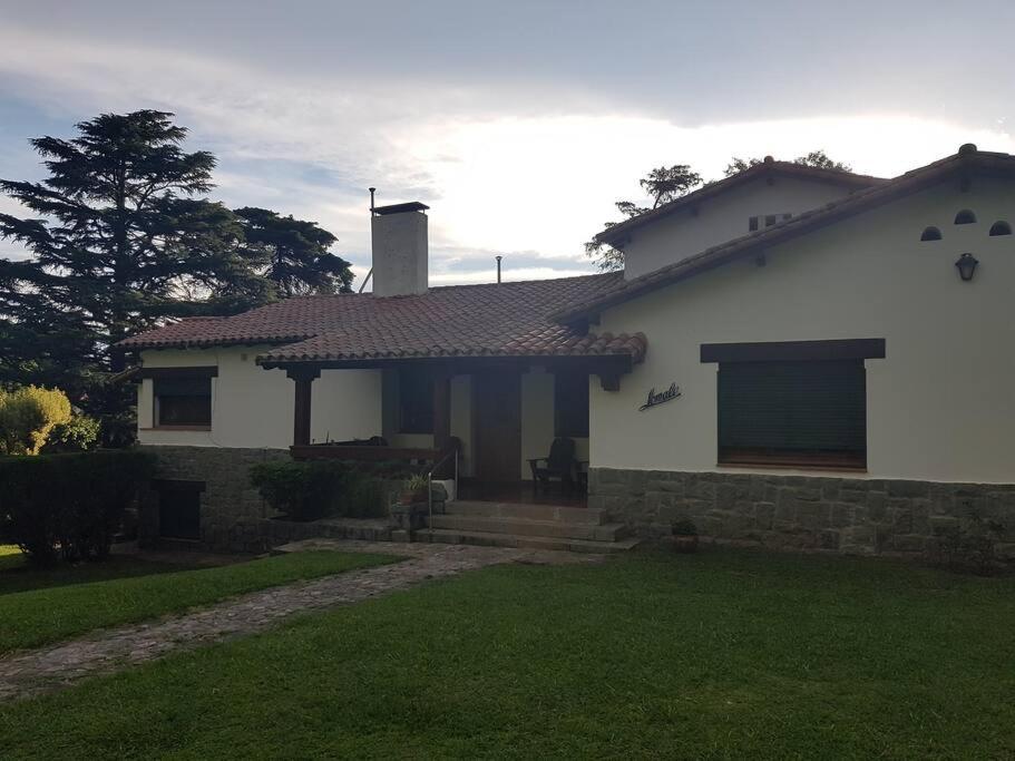 Amplia Casona De Estilo En La Falda Exterior photo