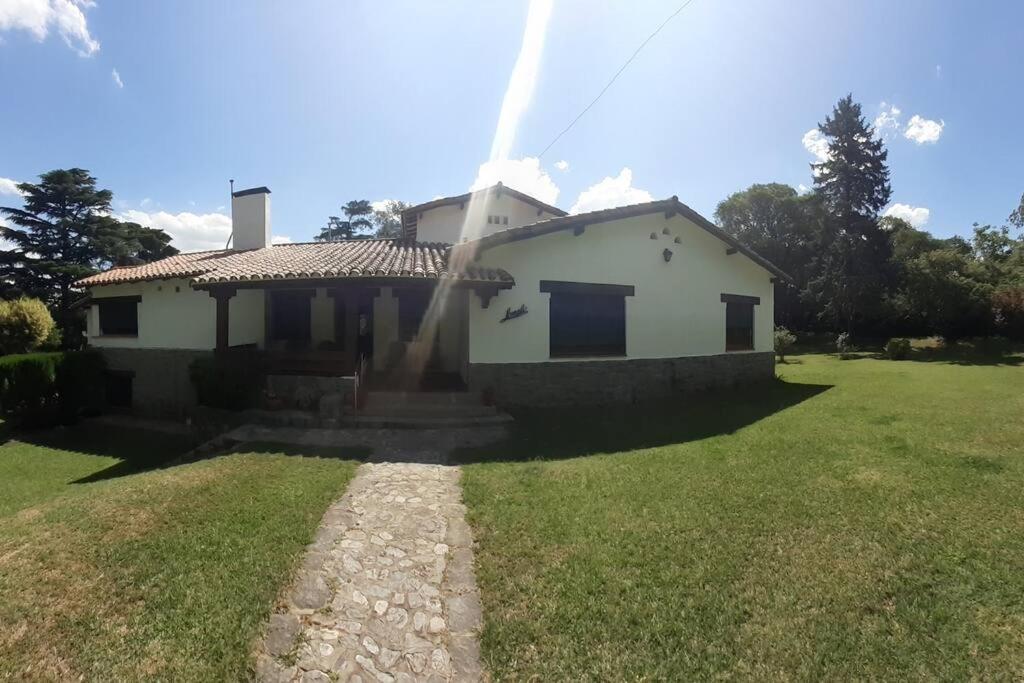 Amplia Casona De Estilo En La Falda Exterior photo